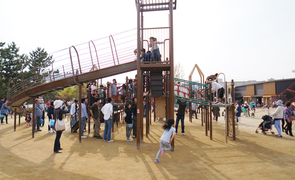 遊具に小川に広大な芝生広場に子供も大満足！梅小路公園ではイベントも頻繁に開催！